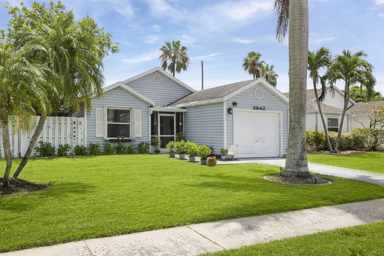 3942 Circle Lake Drive - Photo 1