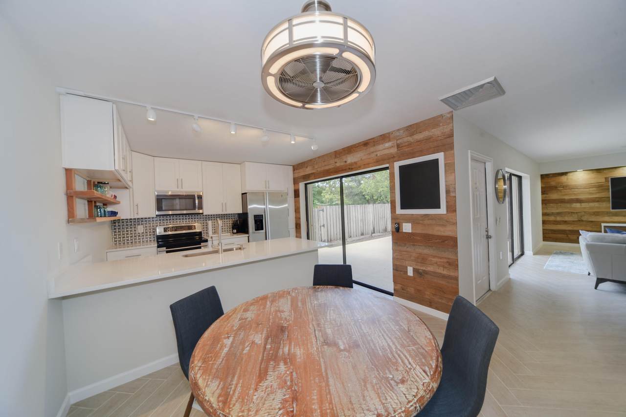 7402 74th Way - Photo 1