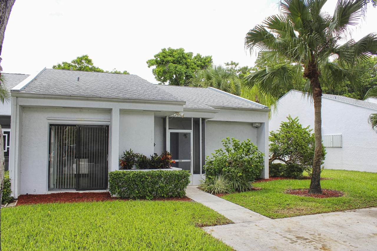 272 Sunshine Boulevard - Photo 1