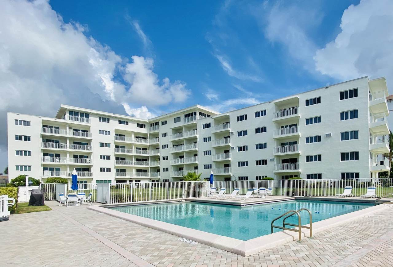 33 Ocean Avenue - Photo 1