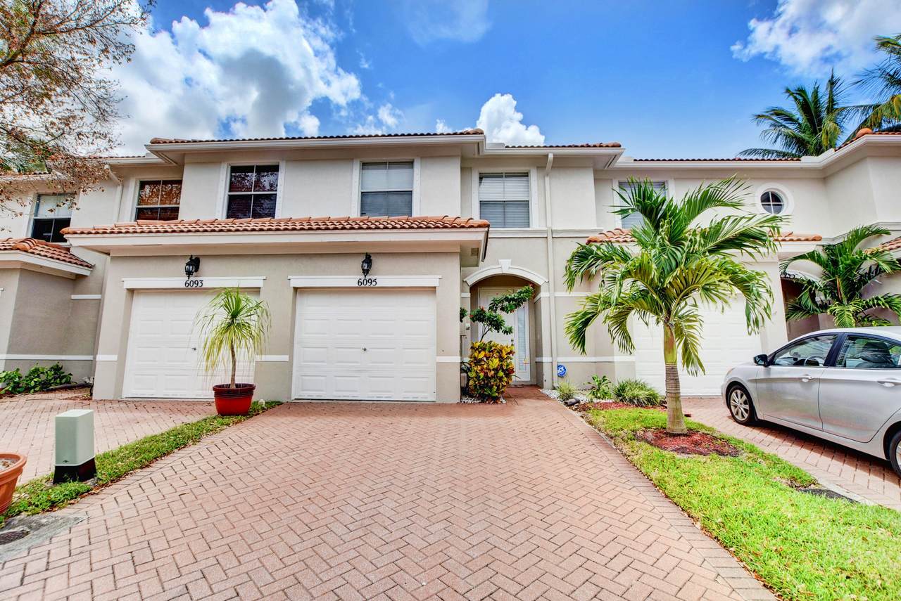 6095 Seminole Gardens Circle - Photo 1