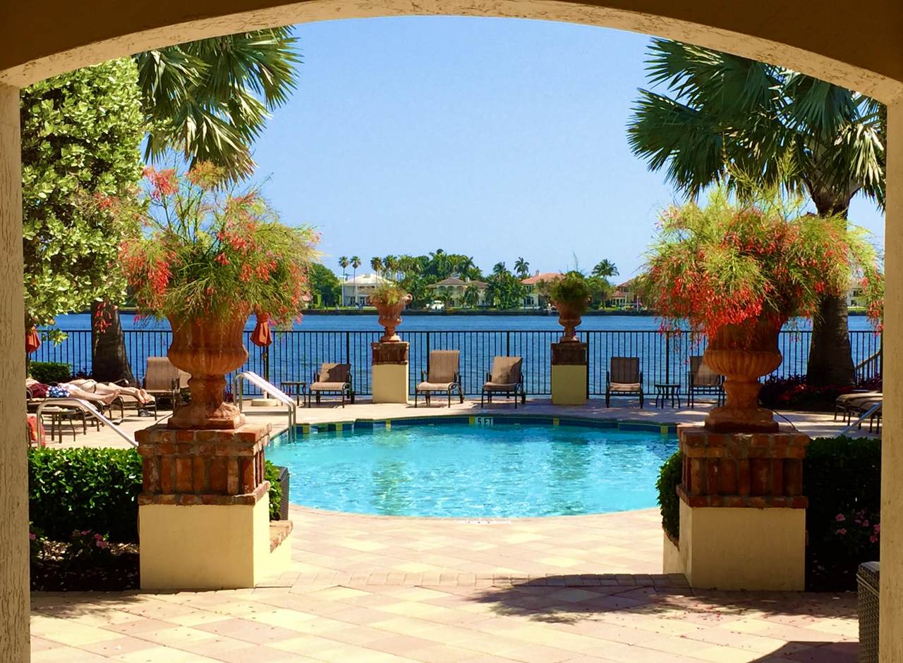 107 Las Brisas Circle - Photo 1