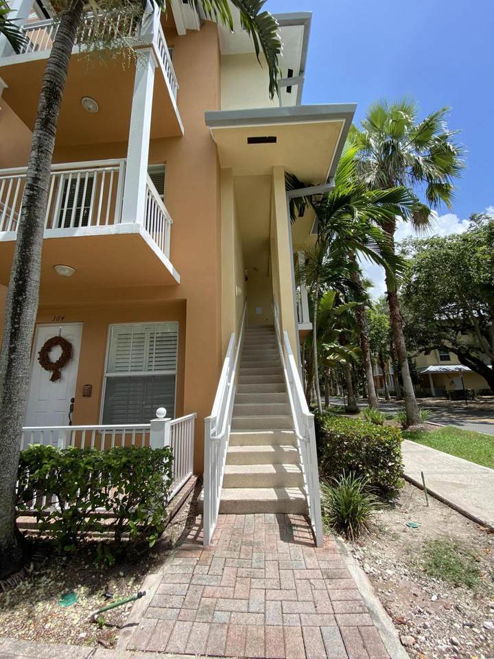 366 13th Terrace - Photo 1