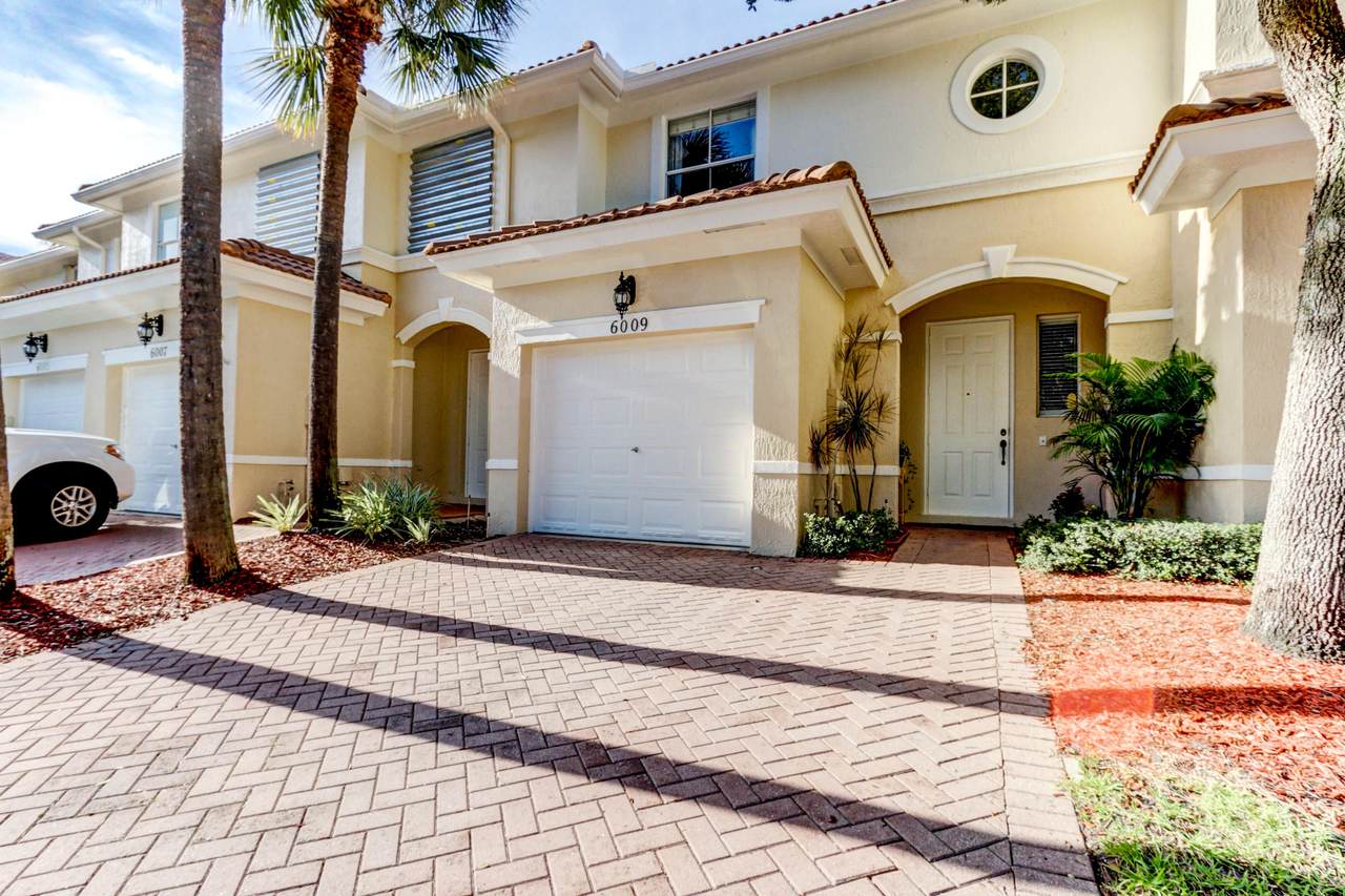 6009 Seminole Gardens Circle - Photo 1
