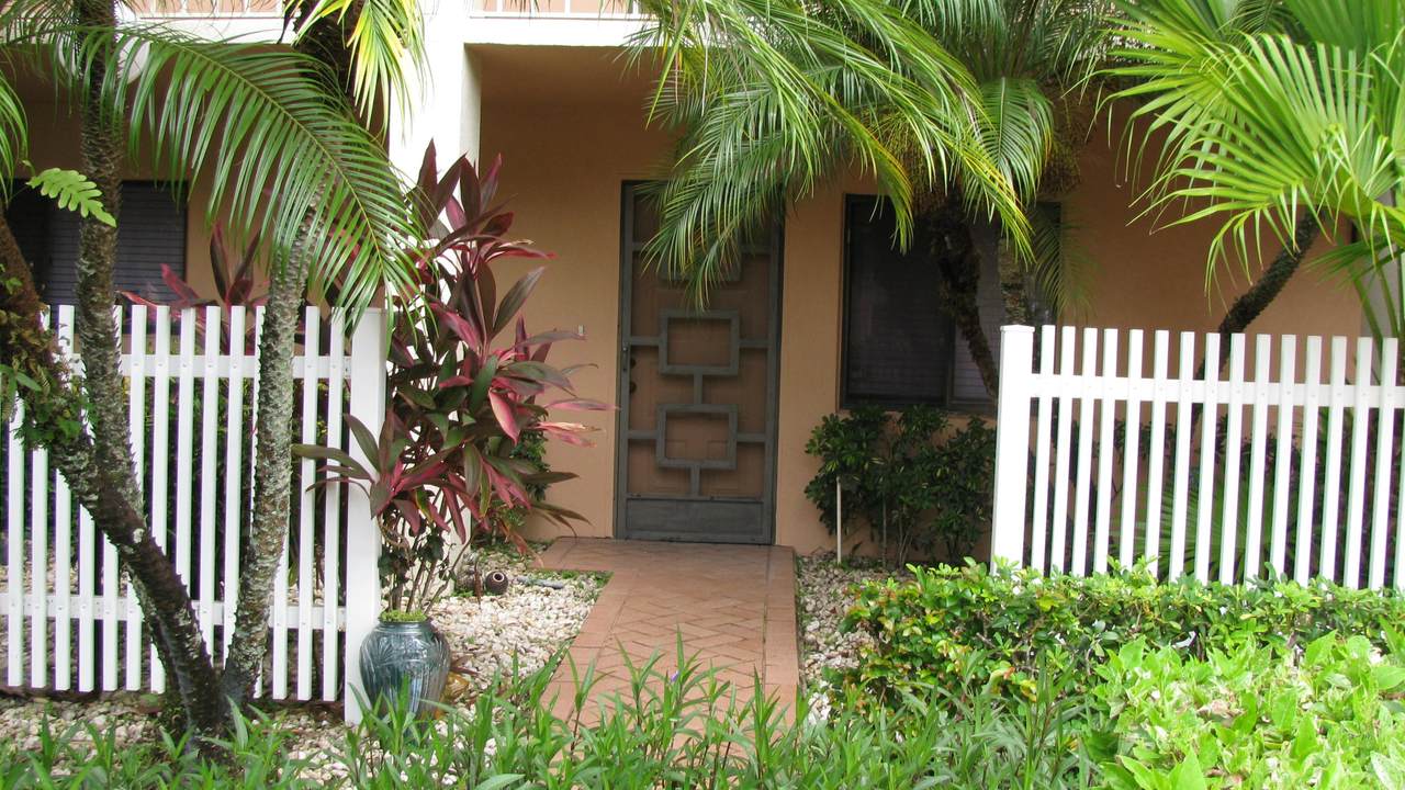 7260 Kinghurst Drive - Photo 1