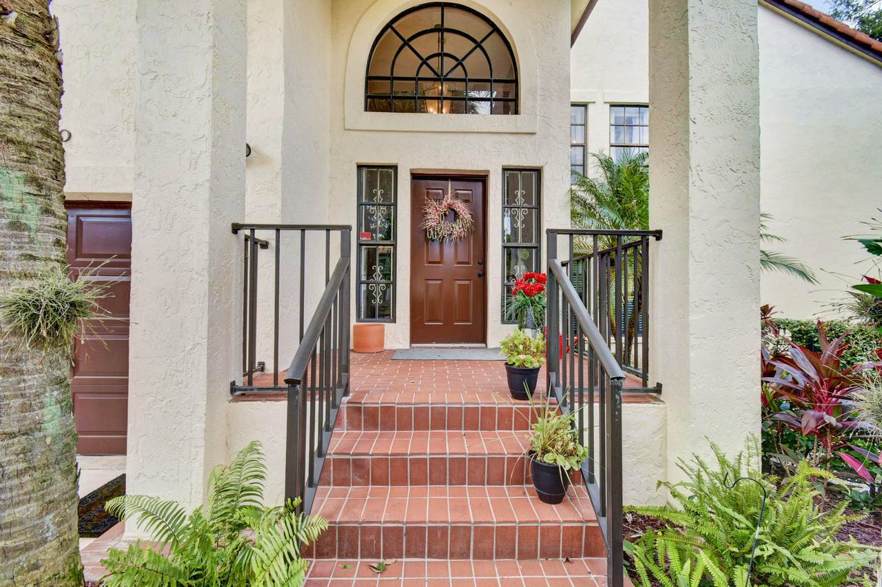 3040 Lucerne Park Drive - Photo 1