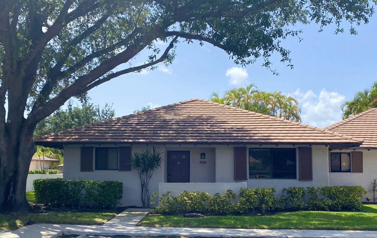 205 Club Drive - Photo 1