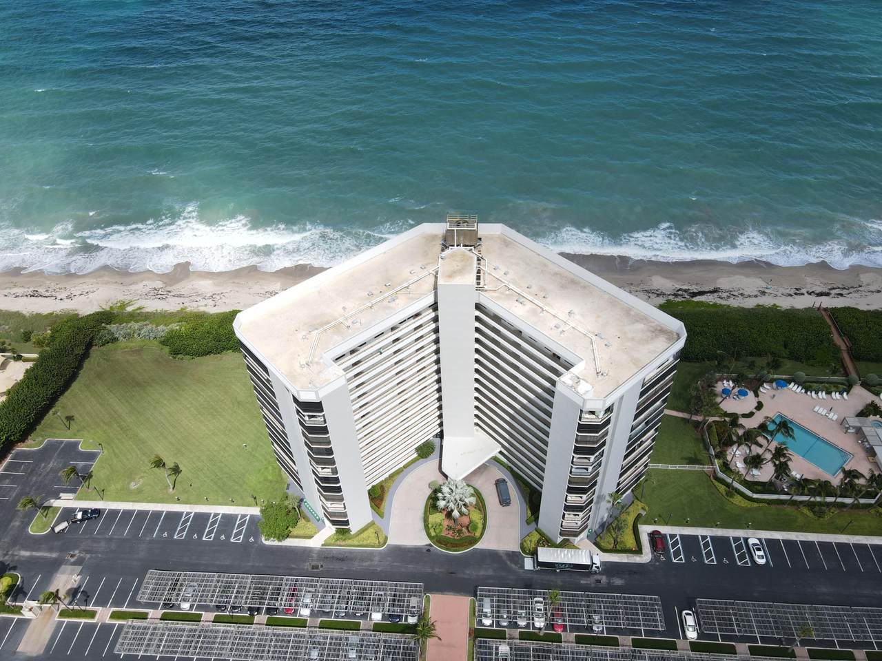 8800 Ocean S Drive - Photo 1