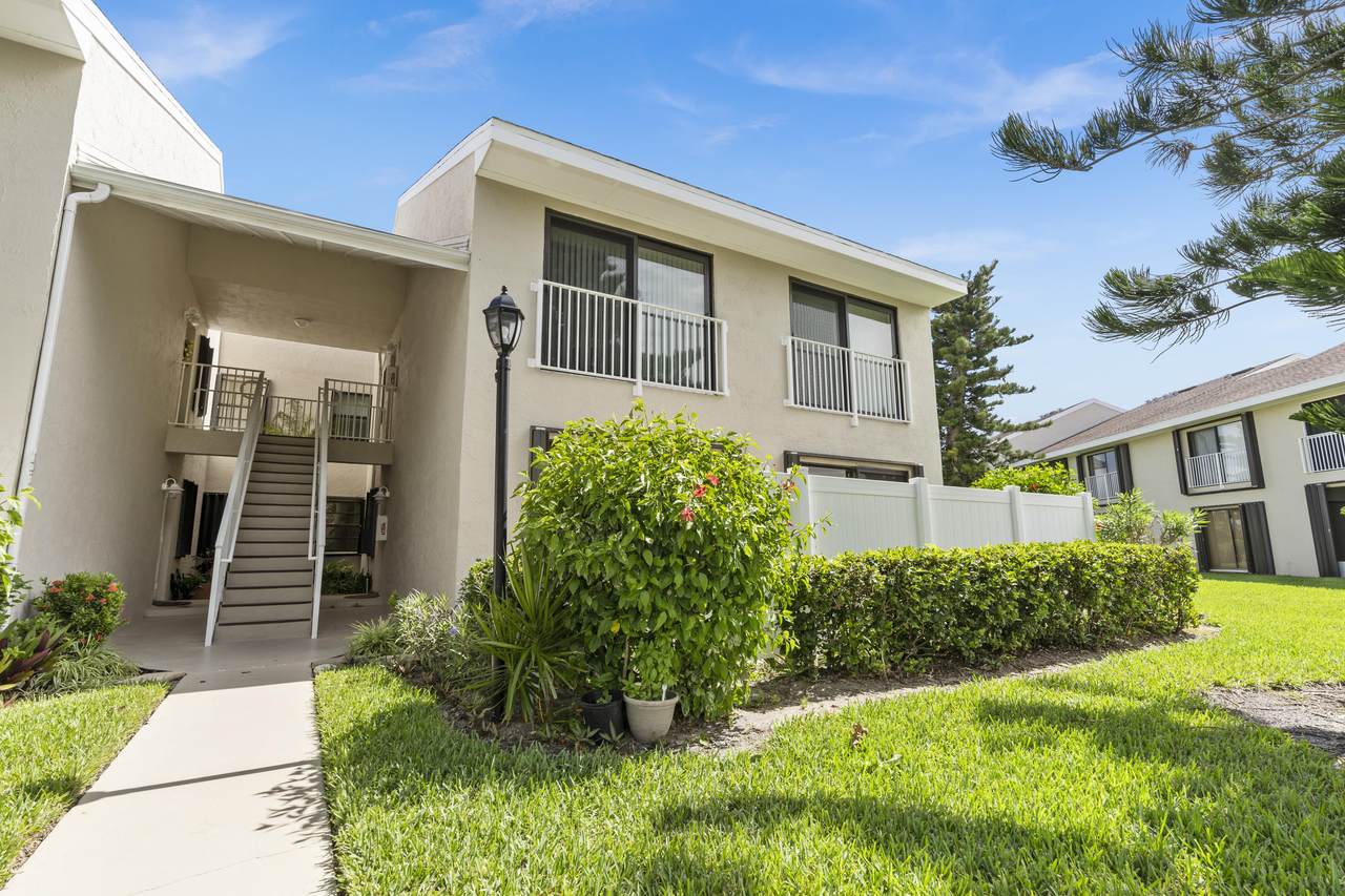 3218 Lakeview Circle - Photo 1