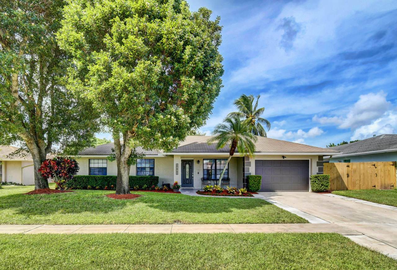 5440 Sandhurst Circle - Photo 1