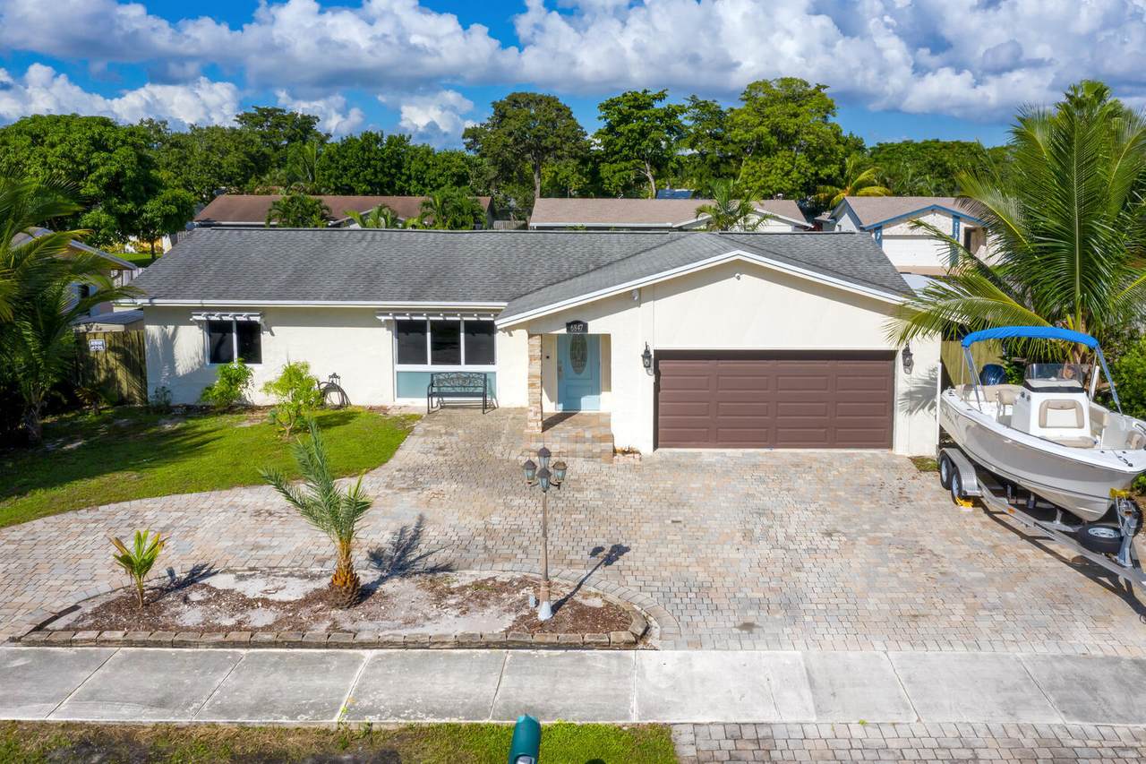 6847 24th Way - Photo 1