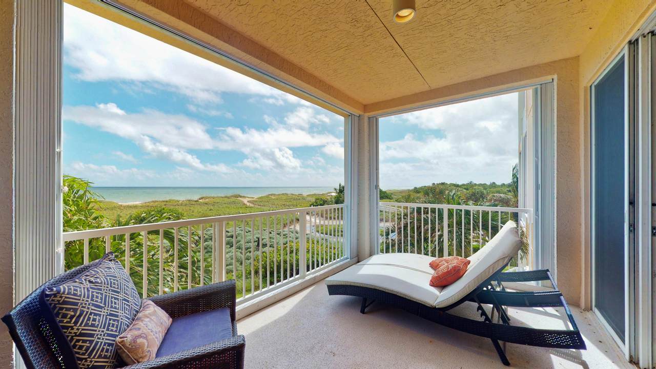 1022 Windward Dr - Photo 1