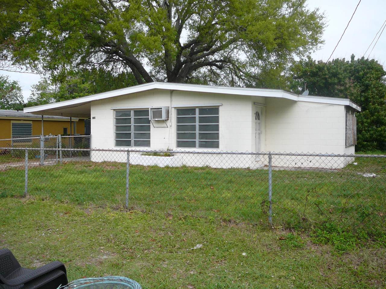 114 Roselyn Avenue - Photo 1