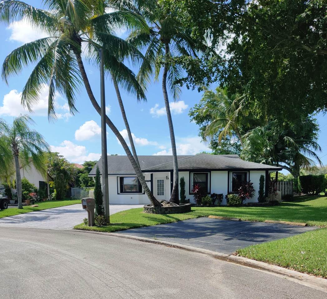 7673 88th Lane - Photo 1