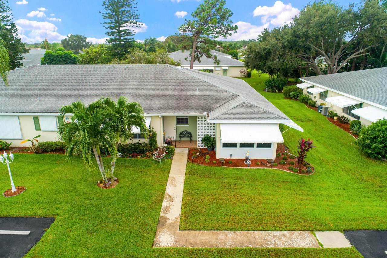 215 Manatee Lane - Photo 1