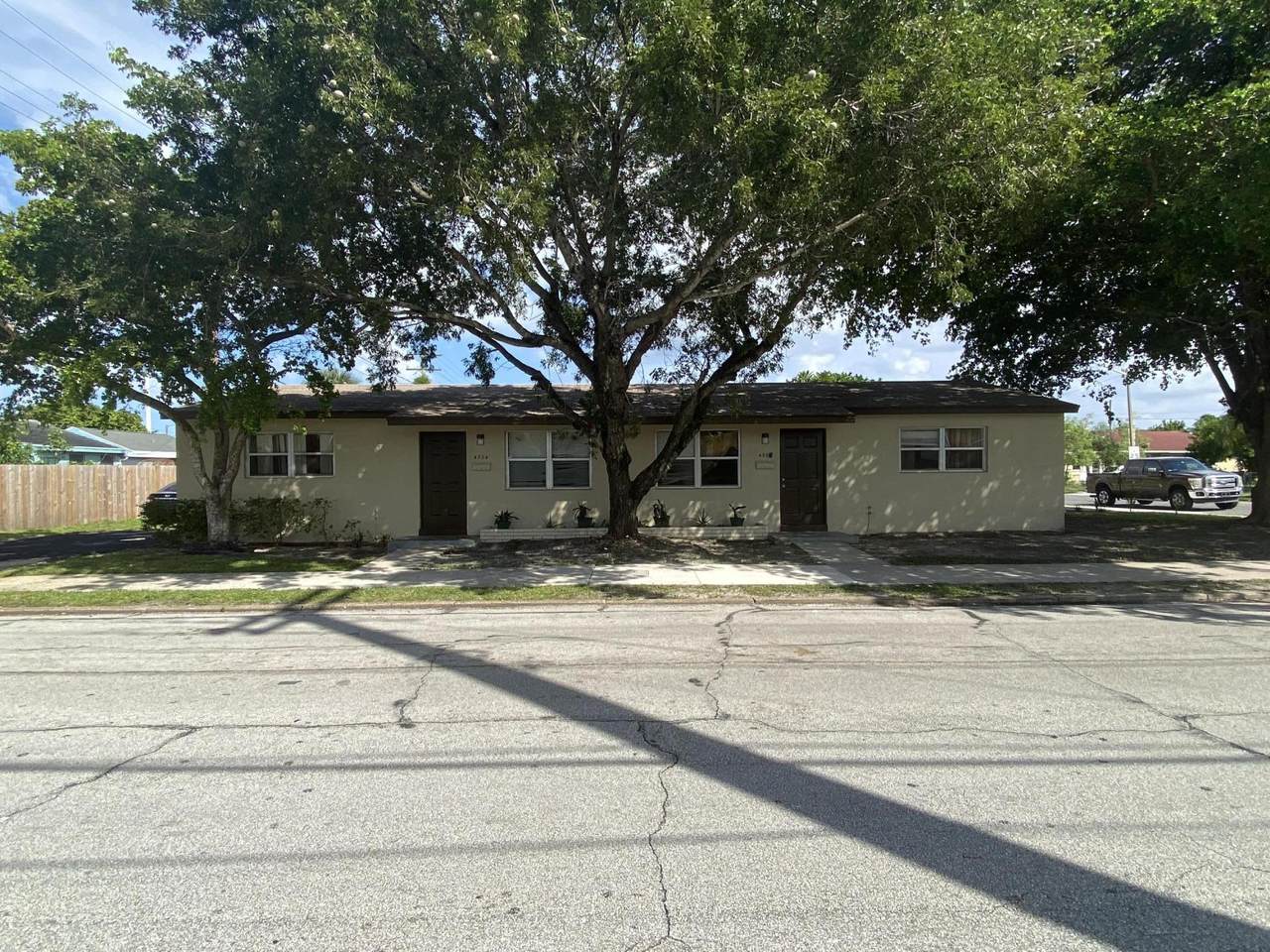 4500 Pinewood Avenue - Photo 1