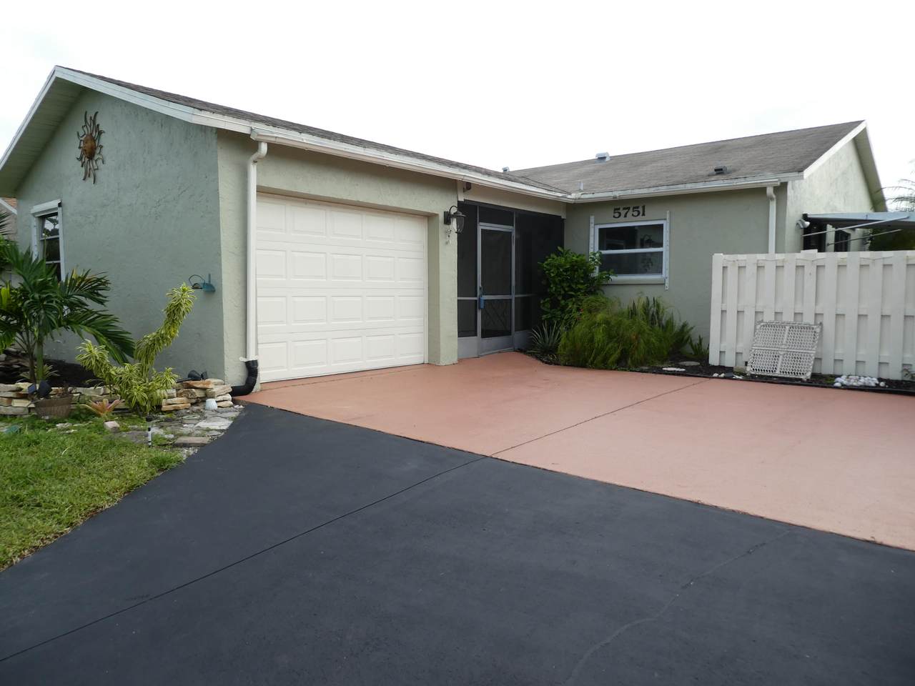 5751 Mirror Lakes Boulevard - Photo 1