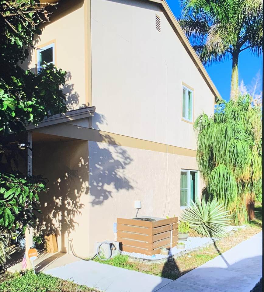 1420 Lake Mango Way - Photo 1