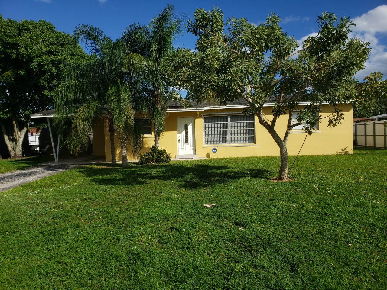 952 Belmont Drive - Photo 1