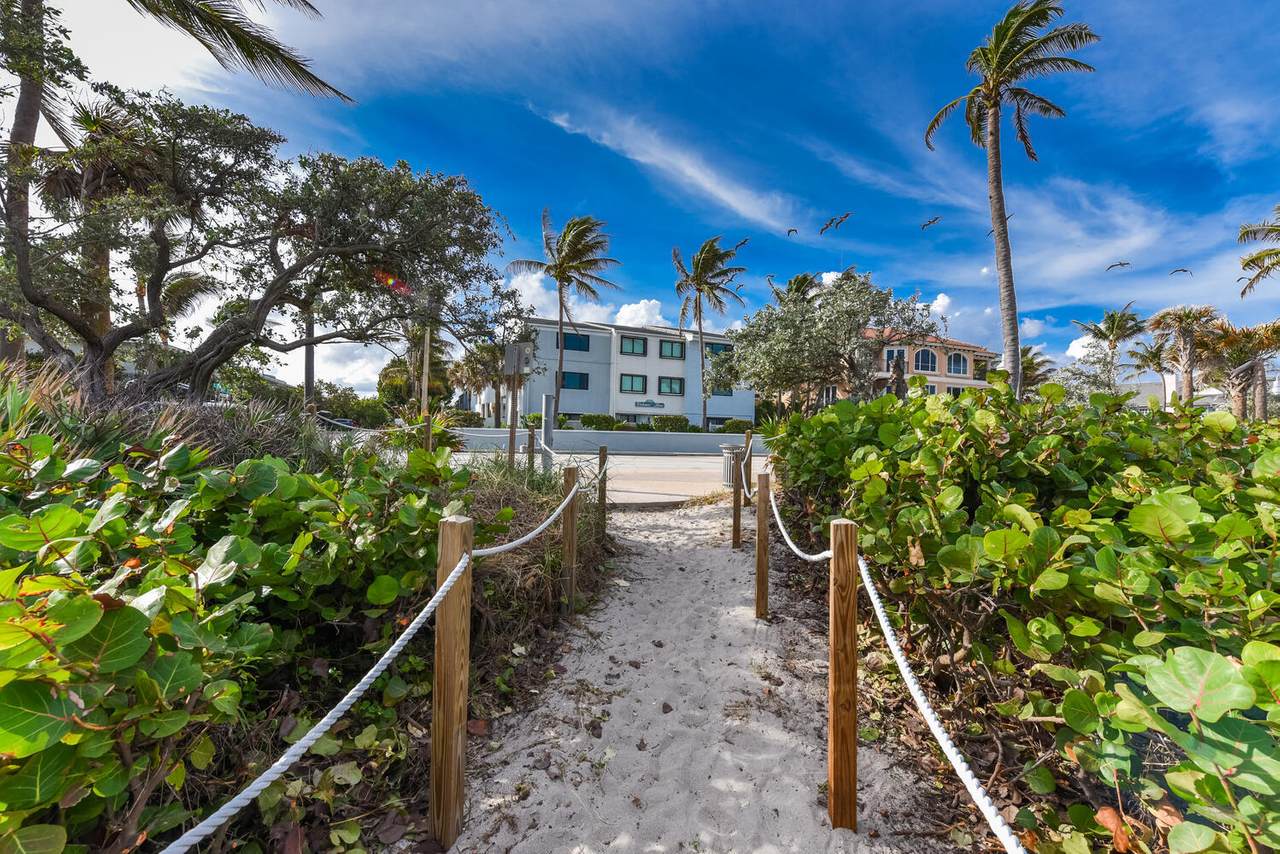 250 Ocean Boulevard - Photo 1