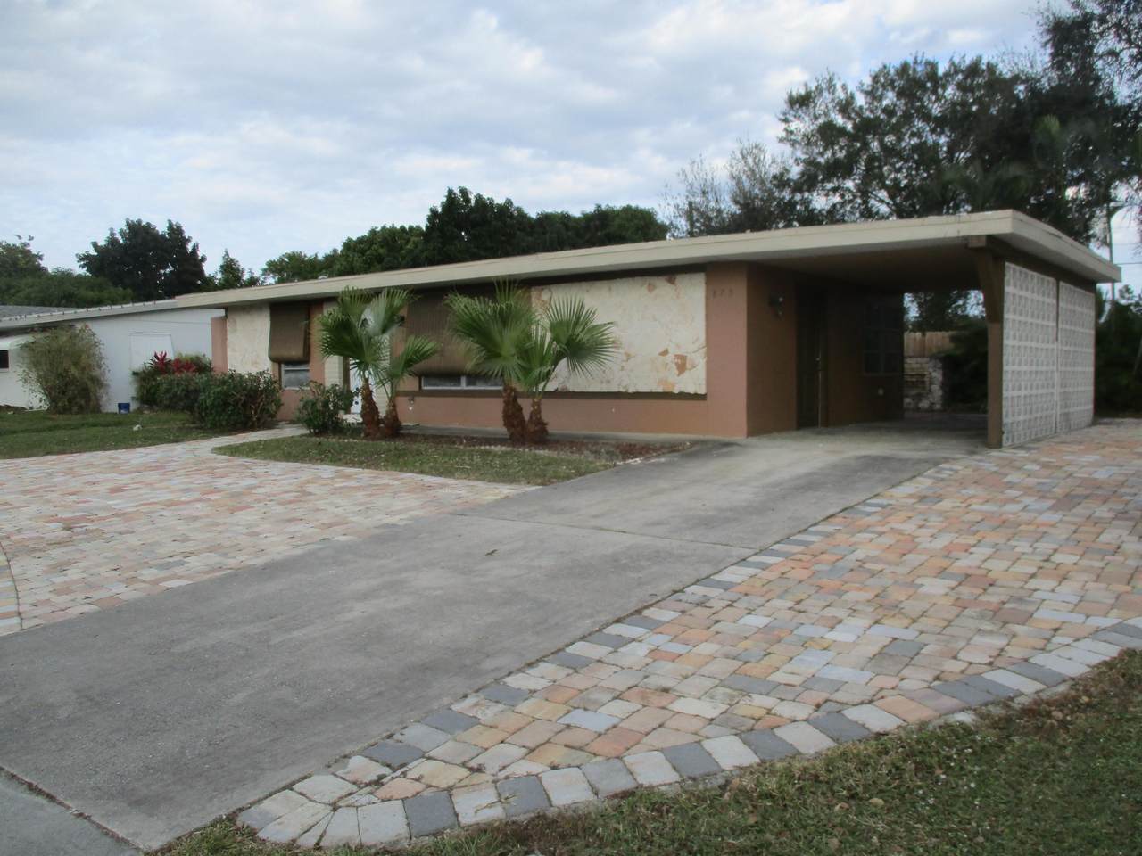 875 Airoso Boulevard - Photo 1