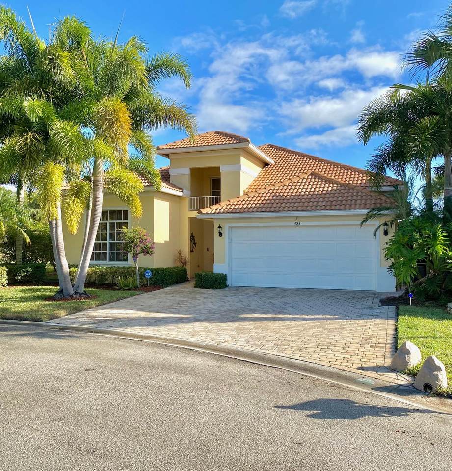 423 Stratford Lane - Photo 1