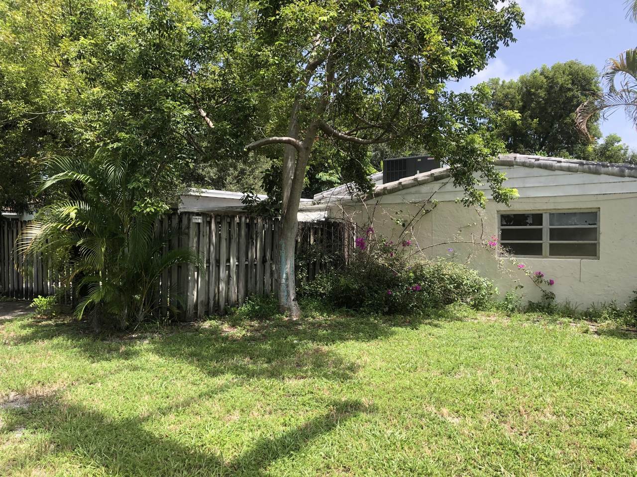 843 20th Street - Photo 1