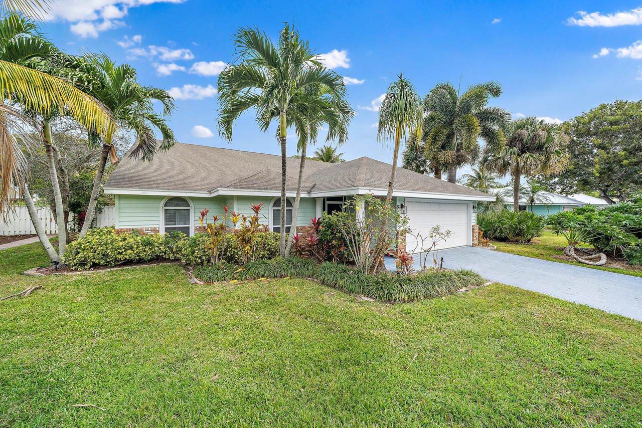 875 Summerwood Drive - Photo 1