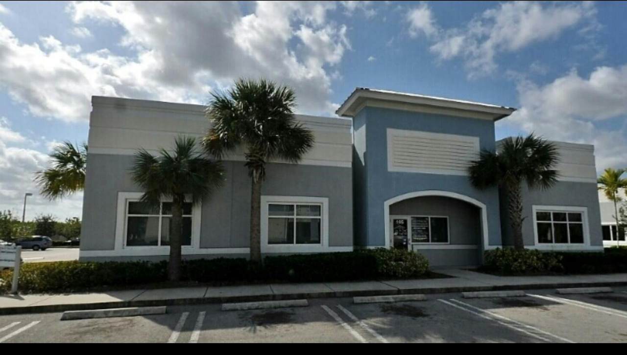 548 University Boulevard - Photo 1