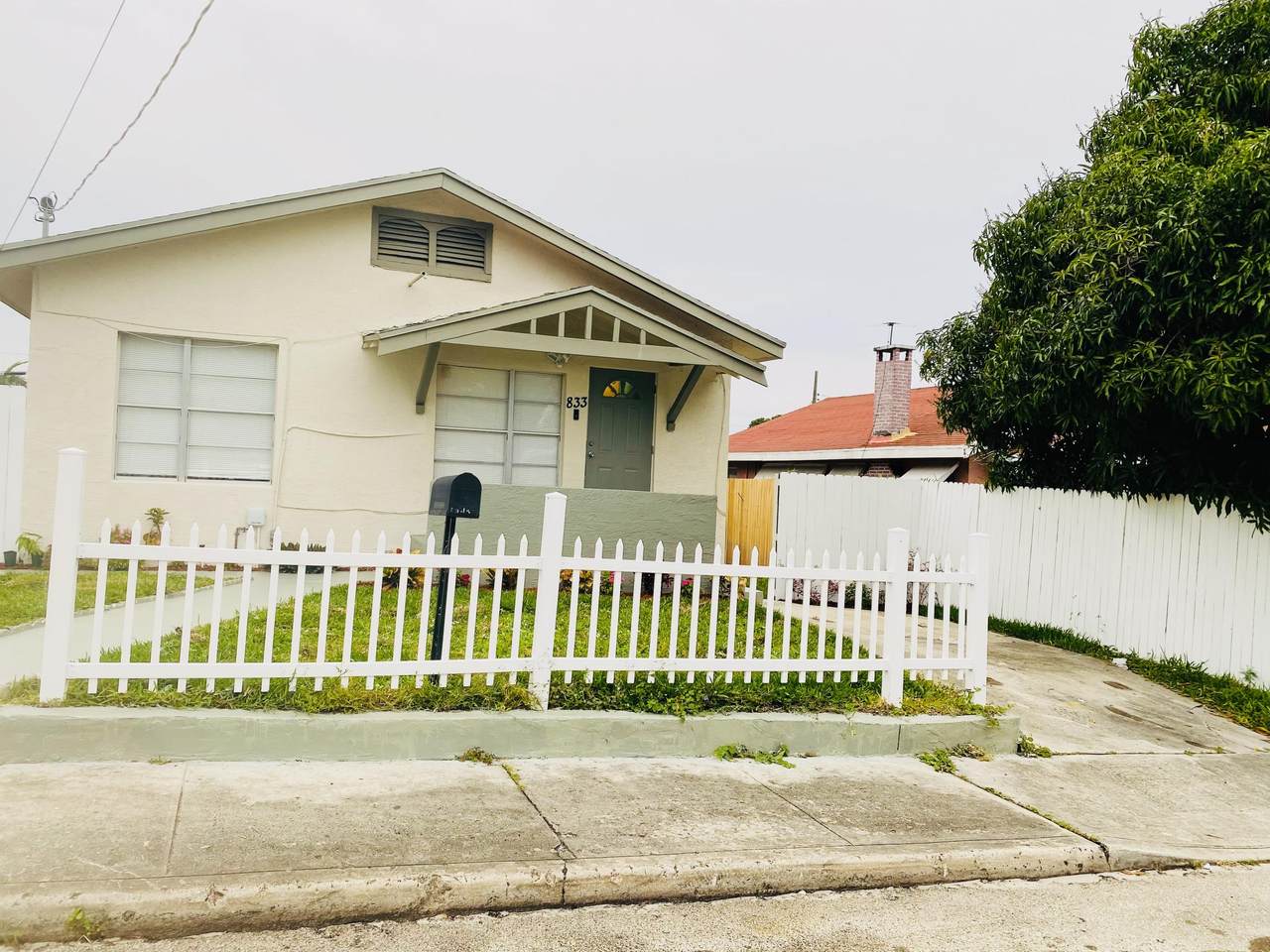 833 Briggs Street - Photo 1