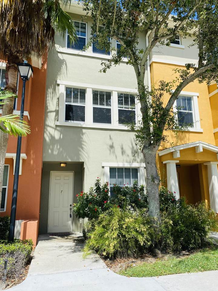 833 Millbrae Court - Photo 1