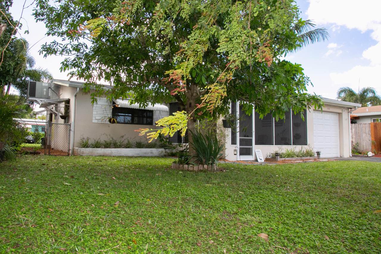 1910 61 Avenue - Photo 1