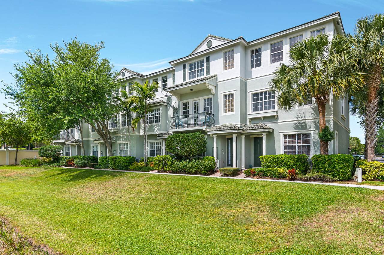 1862 9th Street - Photo 1