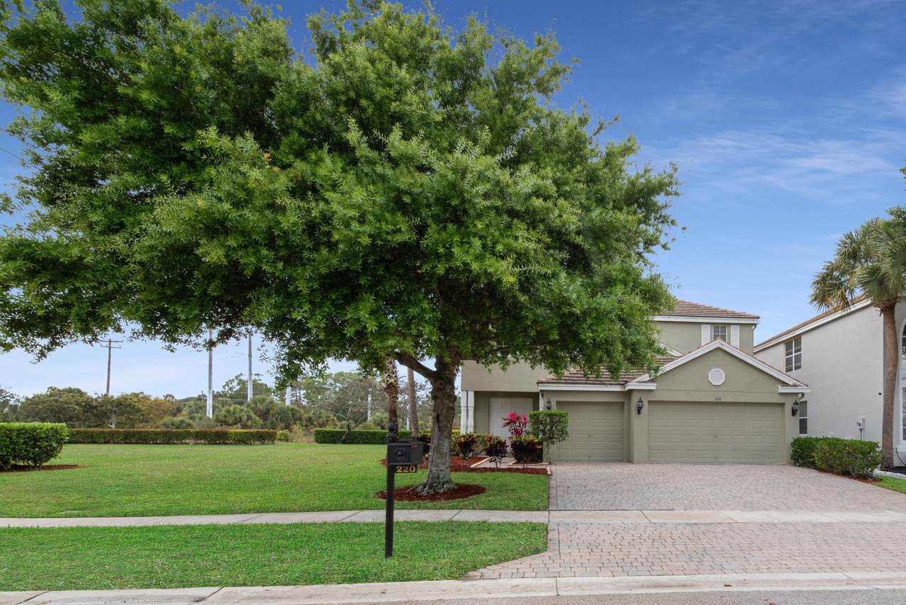 220 Kensington Way - Photo 1