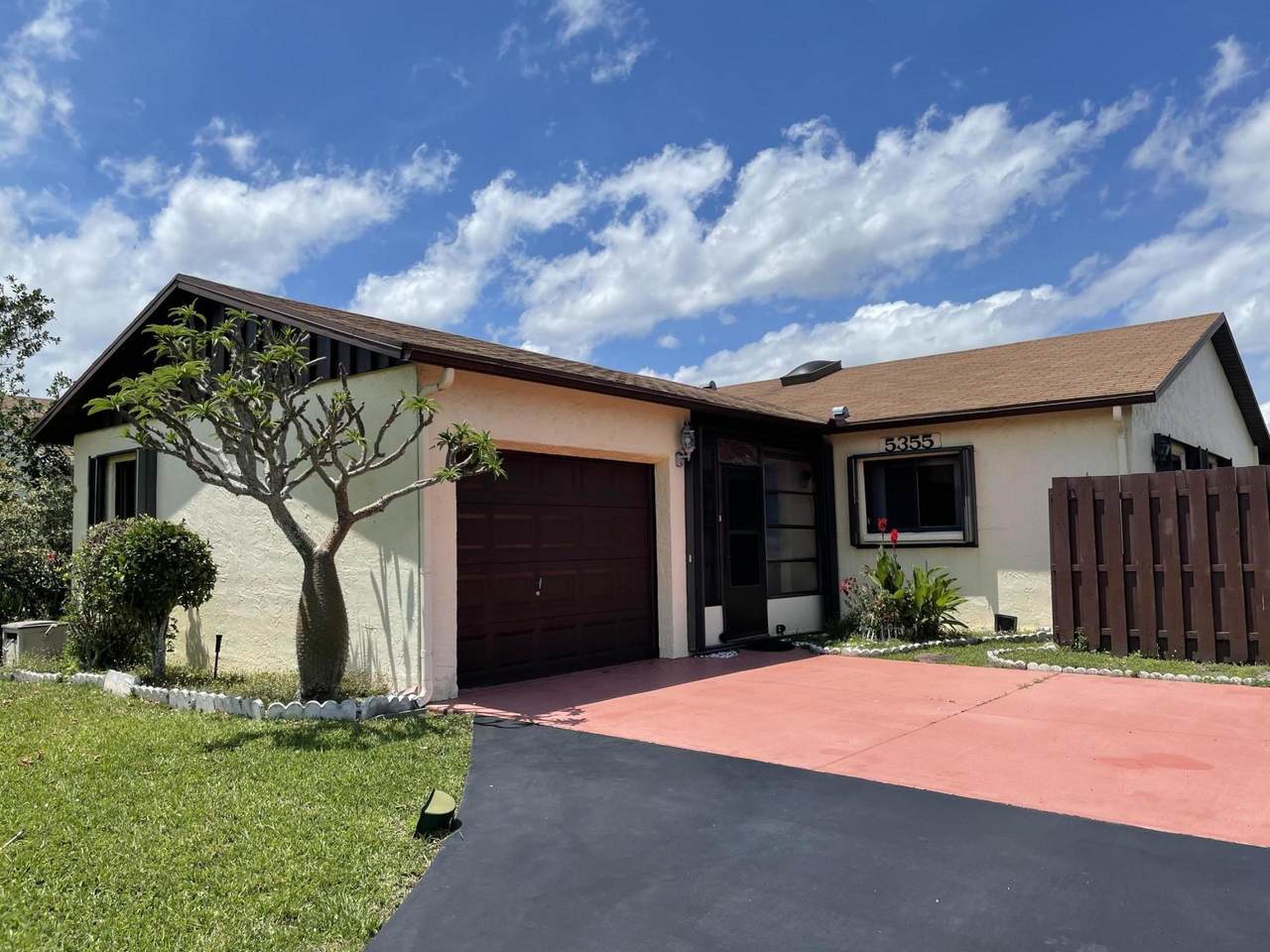 5355 Mirror Lakes Boulevard - Photo 1