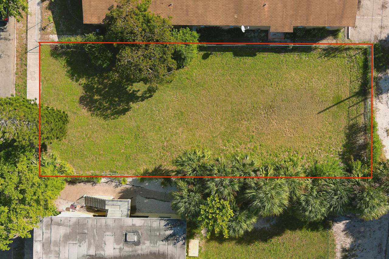 916 5th Street - Photo 1