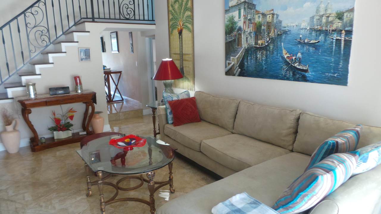 832 Green Street - Photo 1