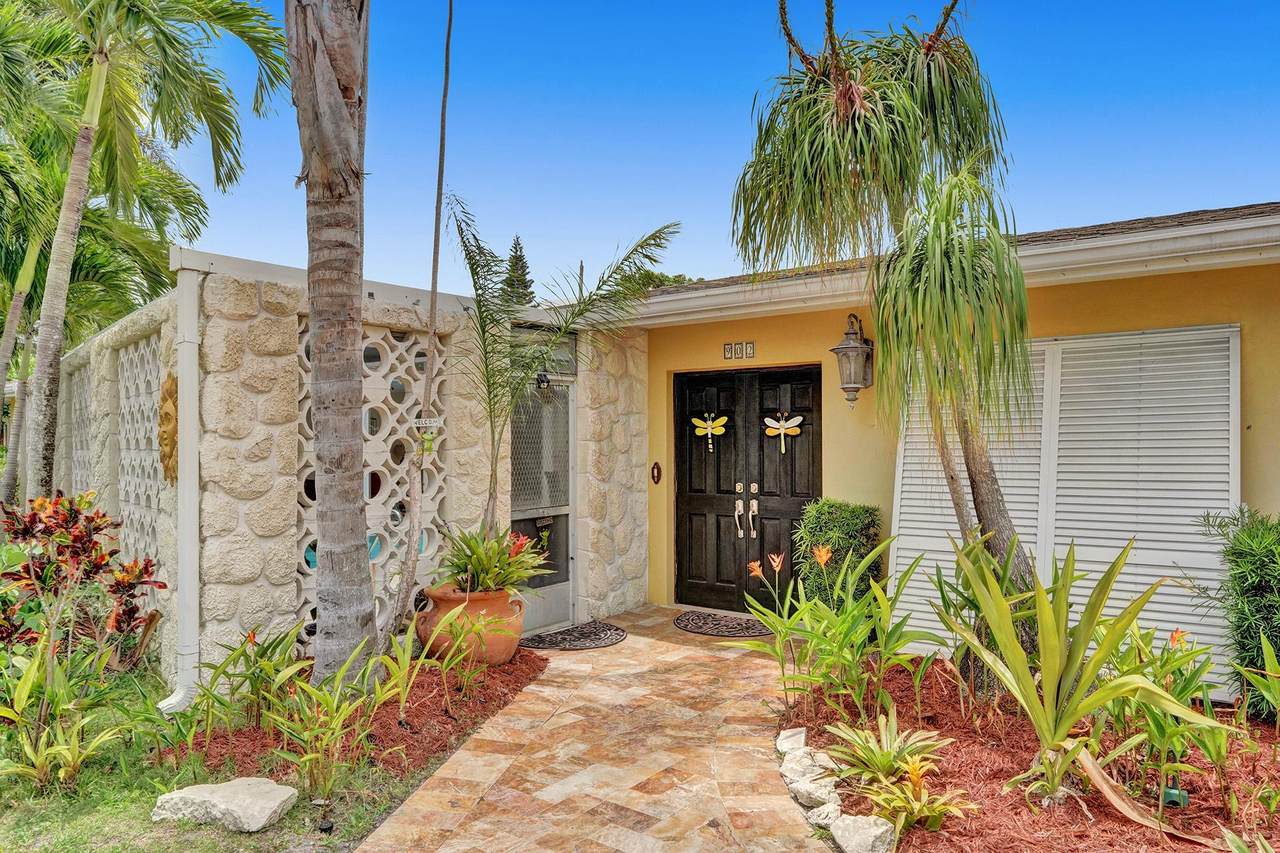 902 27th Way - Photo 1