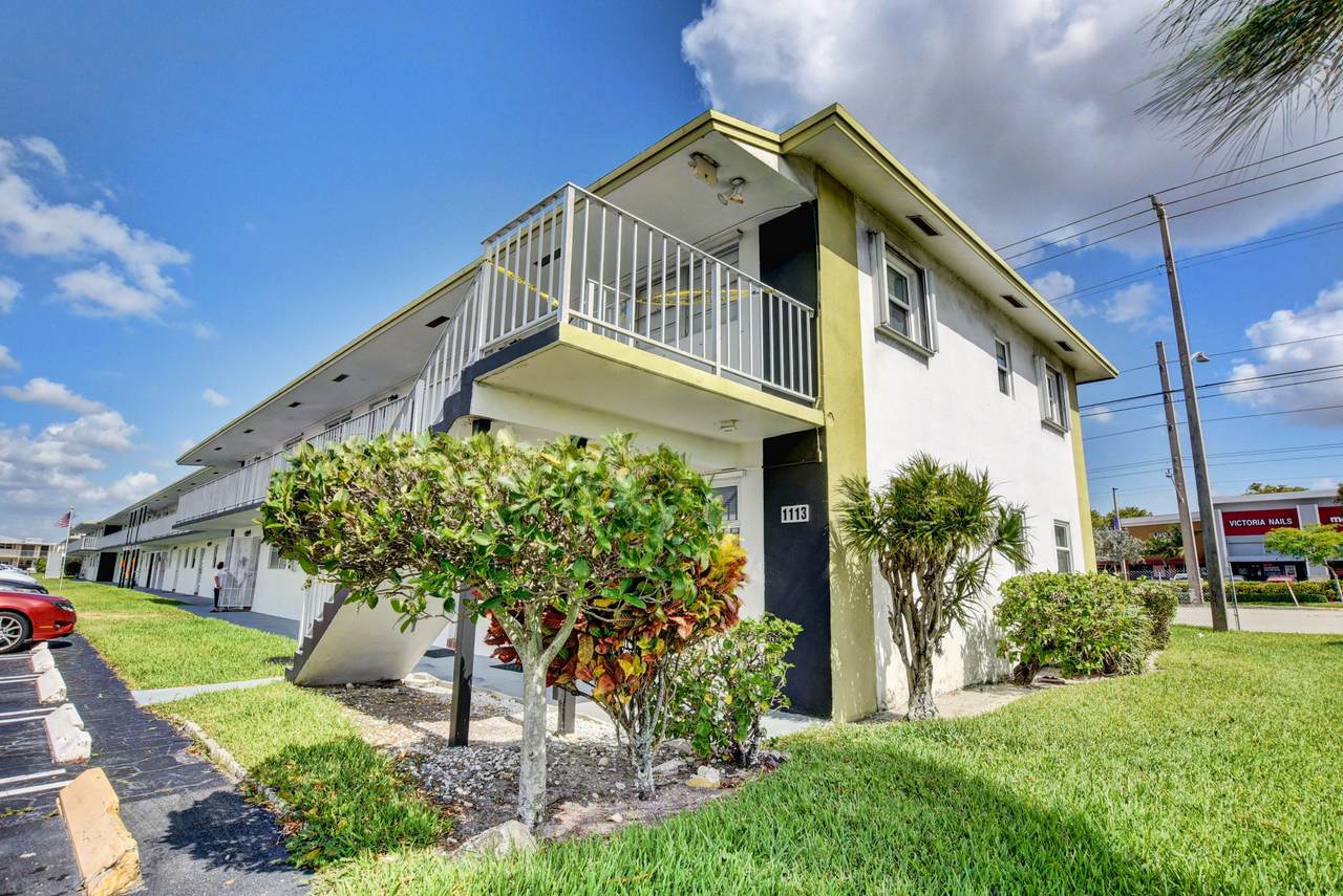 1113 Lake Terrace - Photo 1