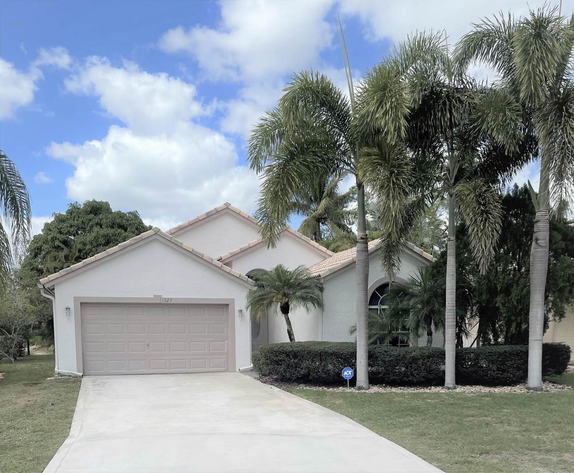 1527 Carriage Brooke Drive - Photo 1