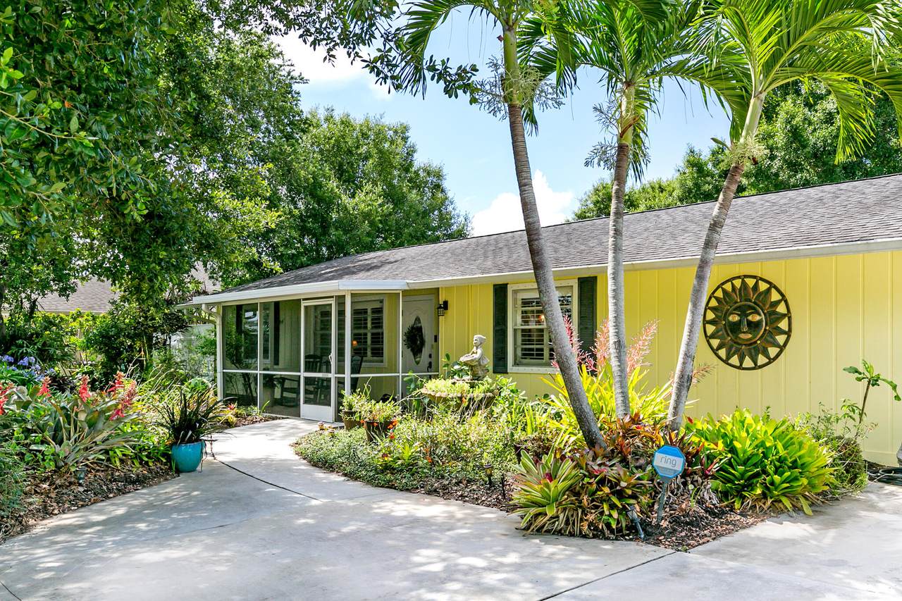 572 Floresta Drive - Photo 1