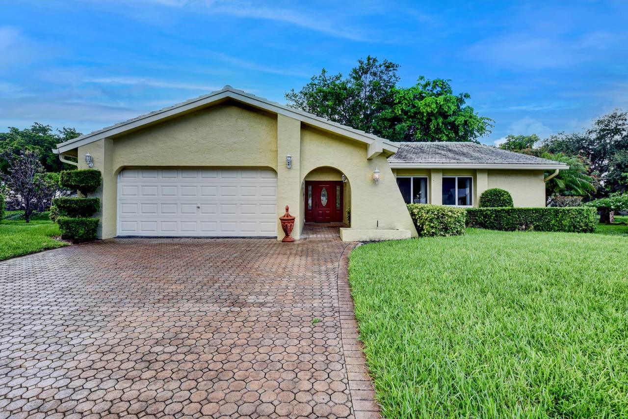 22083 Wildwood Circle - Photo 1