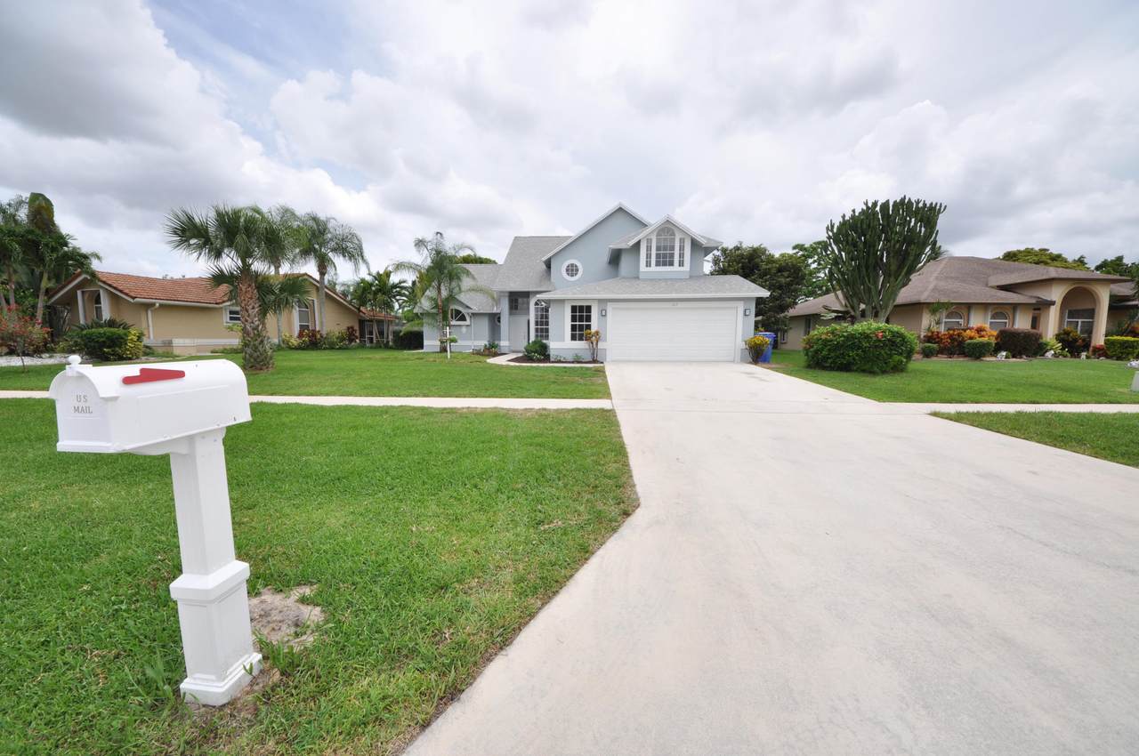 107 Kings Way - Photo 1