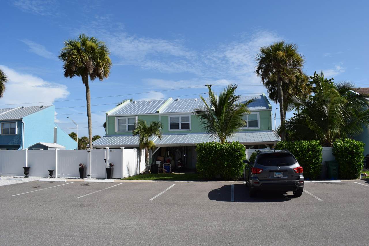 900 Shorewinds Drive - Photo 1