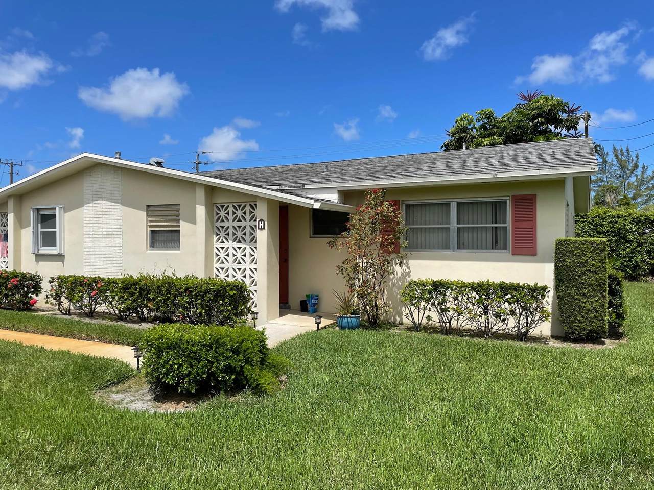 2946 Ashley Drive - Photo 1