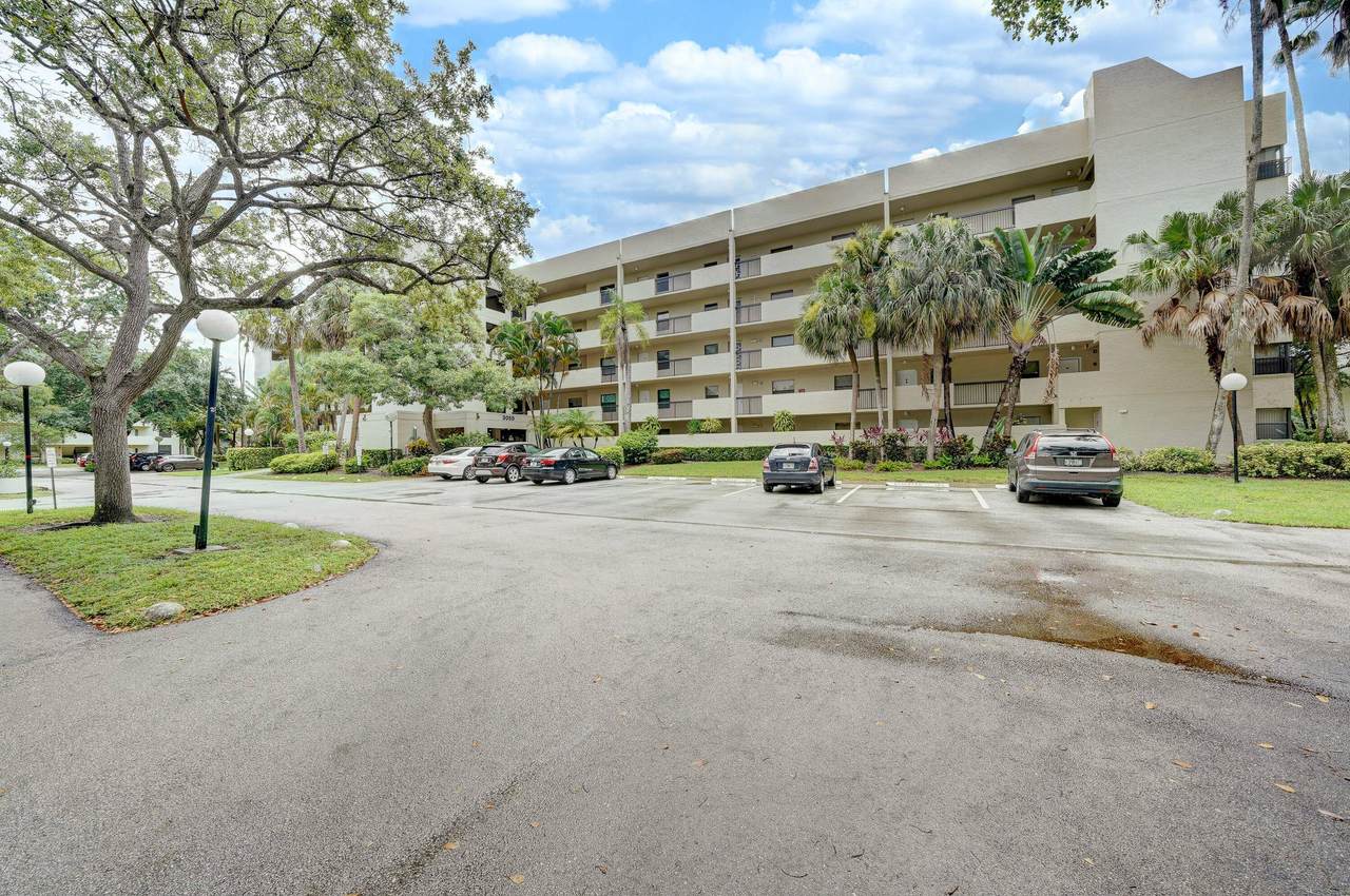 3050 42nd Avenue - Photo 1