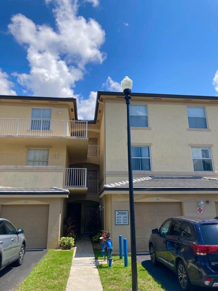 2080 Greenview Shores Boulevard - Photo 1