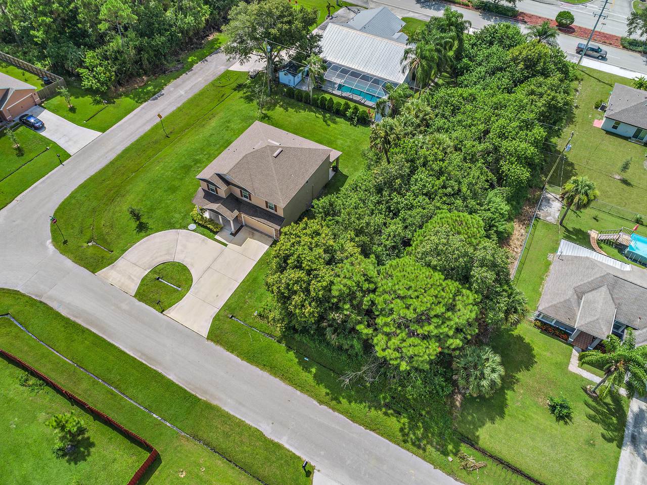 1010 Calmar Avenue - Photo 1