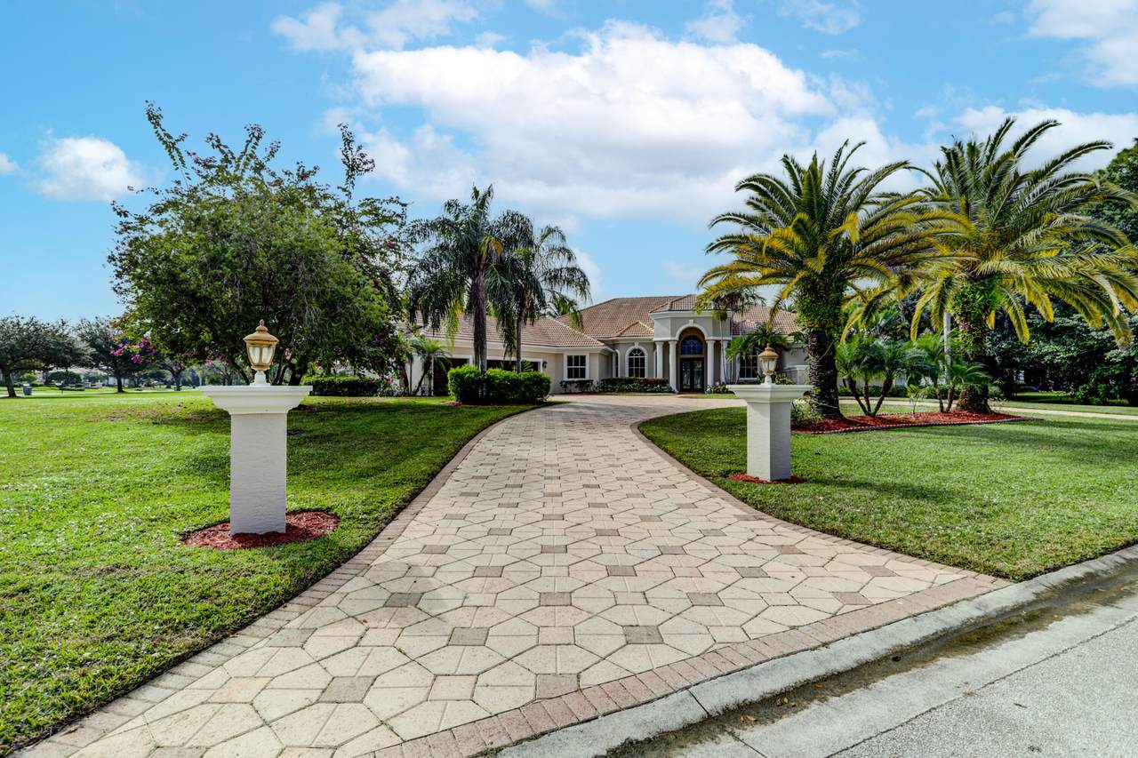 8280 Woodsmuir Drive - Photo 1