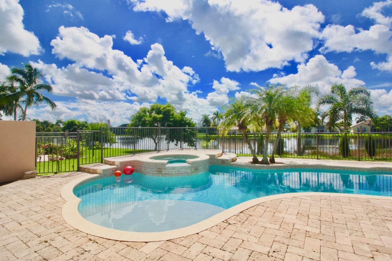 9336 Cove Point Circle - Photo 1